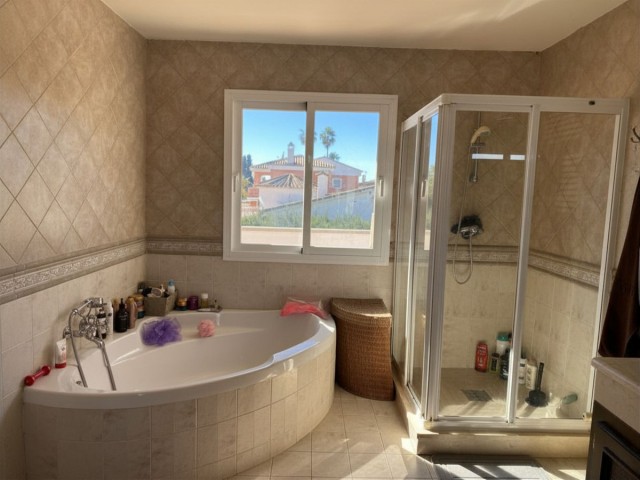 4 Schlafzimmer Villa in Estepona