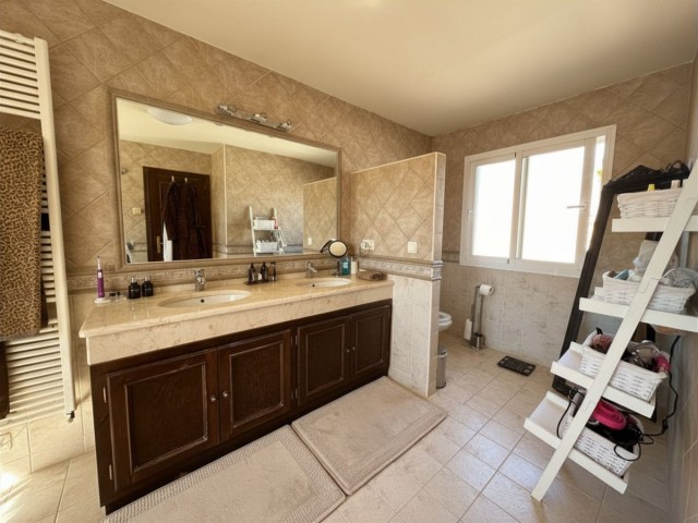 4 Schlafzimmer Villa in Estepona