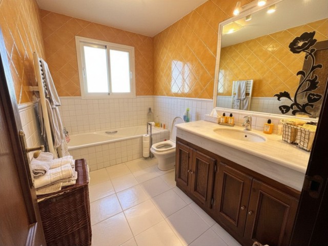 4 Schlafzimmer Villa in Estepona