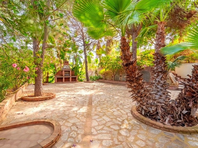 5 Makuuhuoneen Huvila Estepona