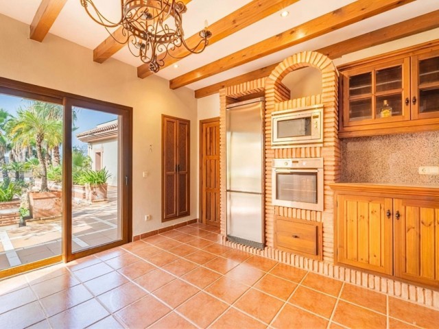 5 Makuuhuoneen Huvila Estepona