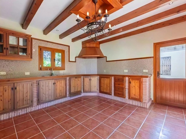 5 Makuuhuoneen Huvila Estepona