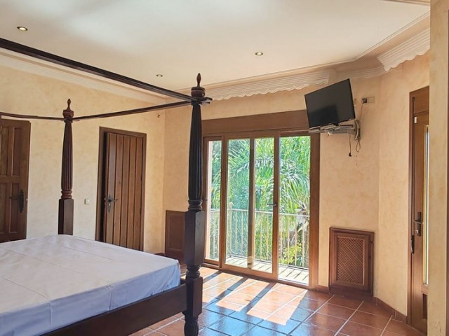 5 Makuuhuoneen Huvila Estepona