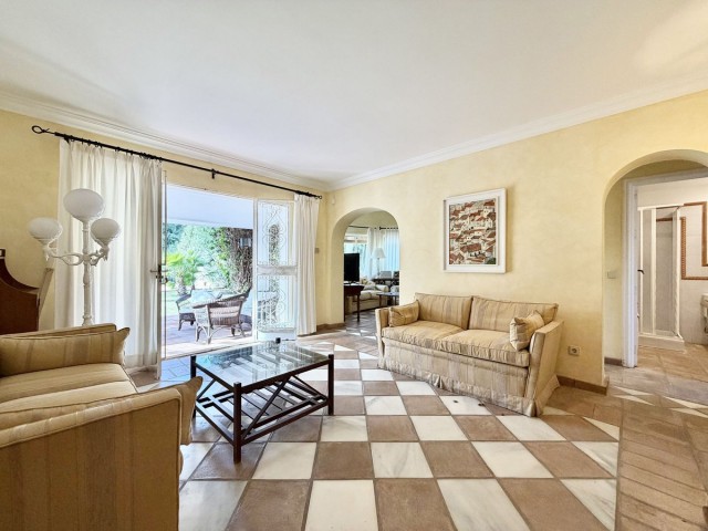 Villa avec 5 Chambres  à San Pedro de Alcántara