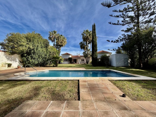 Villa avec 5 Chambres  à San Pedro de Alcántara