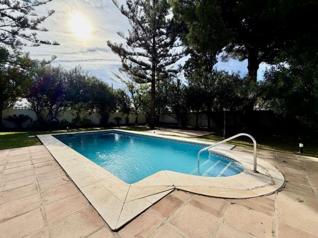 Villa avec 5 Chambres  à San Pedro de Alcántara