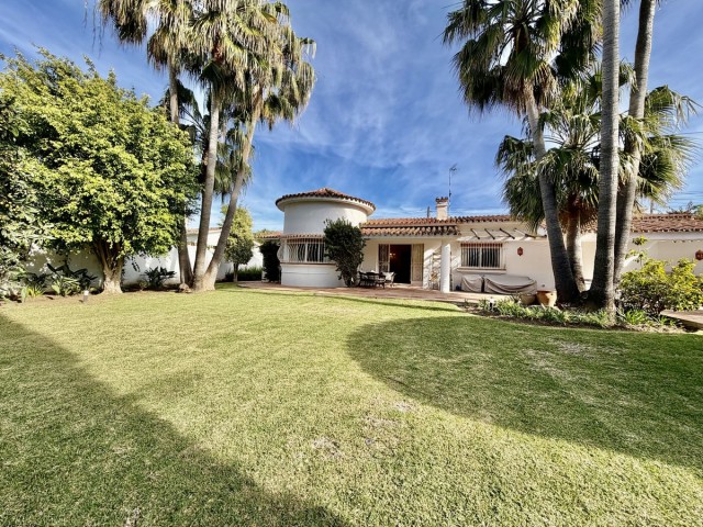 Villa avec 5 Chambres  à San Pedro de Alcántara