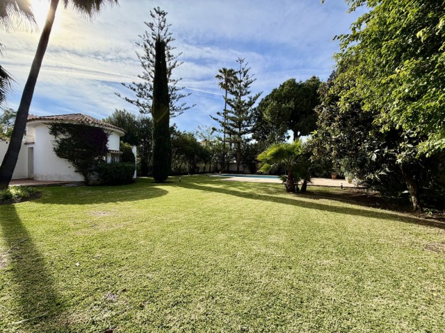 Villa avec 5 Chambres  à San Pedro de Alcántara