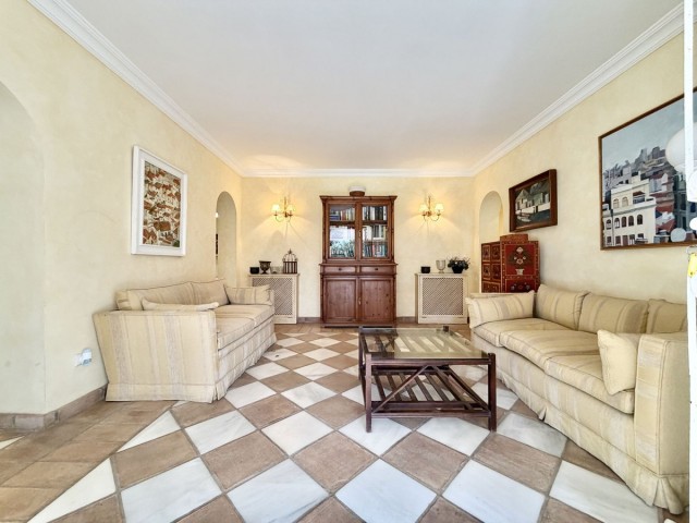 Villa avec 5 Chambres  à San Pedro de Alcántara