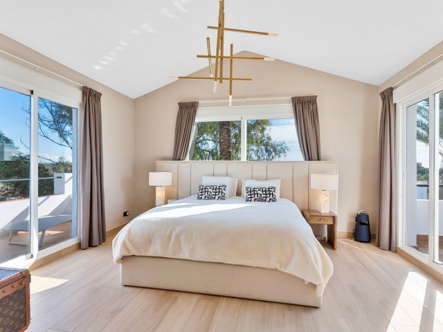 4 Bedrooms Townhouse in Guadalmina Baja