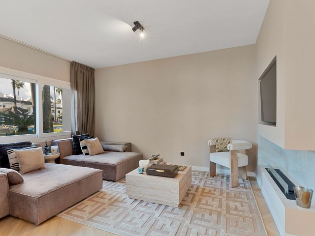 4 Bedrooms Townhouse in Guadalmina Baja