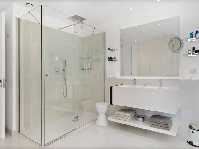 Appartement avec 3 Chambres  à Estepona