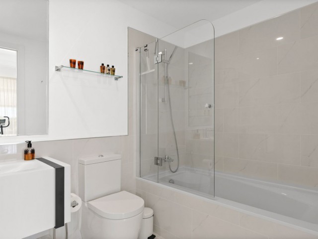 Appartement avec 3 Chambres  à Estepona