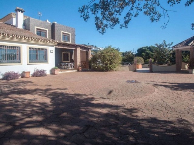 6 Schlafzimmer Villa in Estepona