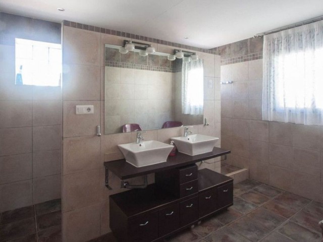 6 Schlafzimmer Villa in Estepona