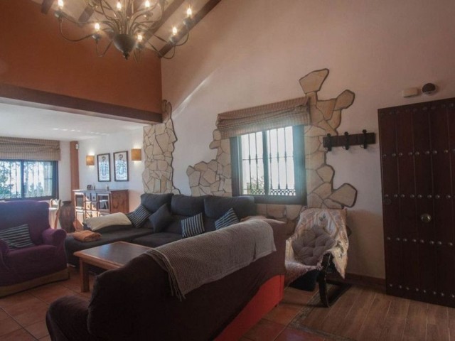 6 Schlafzimmer Villa in Estepona