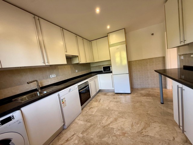 3 Makuuhuoneen Huoneisto Estepona