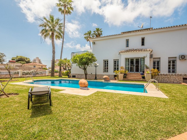 6 Bedrooms Villa in Benalmadena Costa