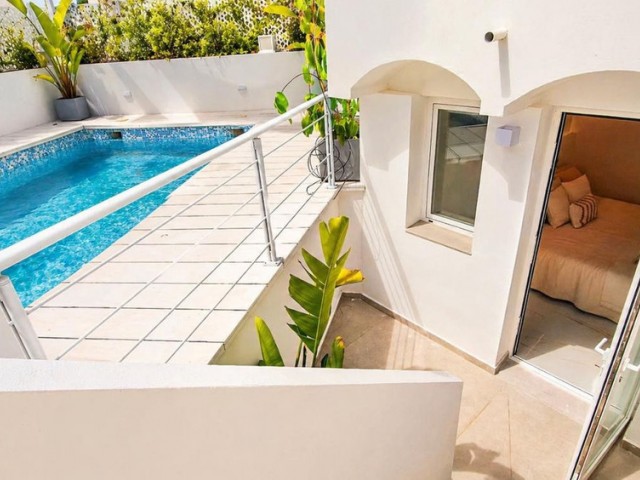 Villa avec 3 Chambres  à Estepona