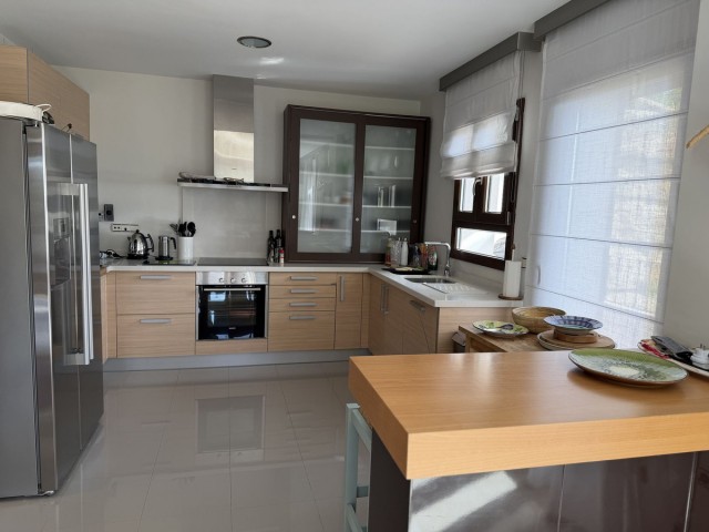 4 Makuuhuoneen Huvila Benahavís