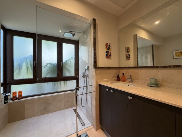 4 Makuuhuoneen Huvila Benahavís