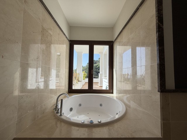 4 Makuuhuoneen Huvila Benahavís