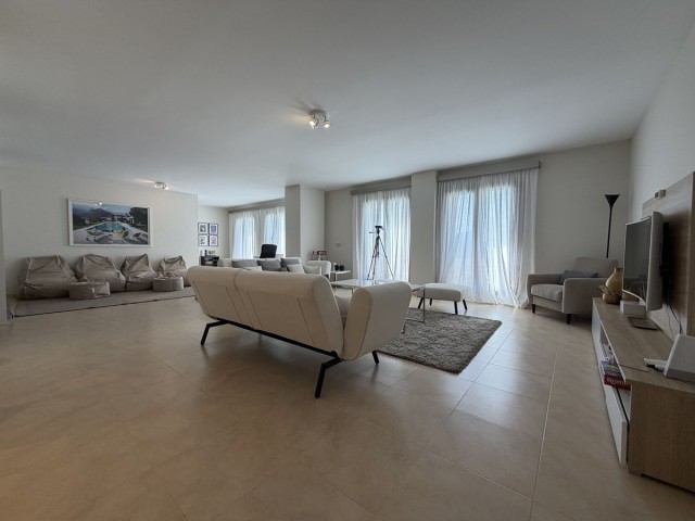 4 Makuuhuoneen Huvila Benahavís