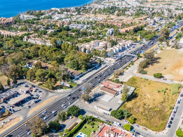 Comercial con 3 Dormitorios  en Puerto Banús