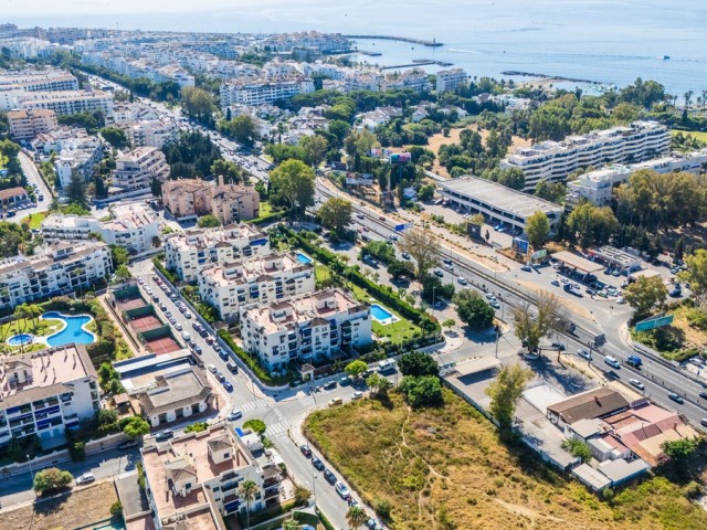 Comercial con 3 Dormitorios  en Puerto Banús