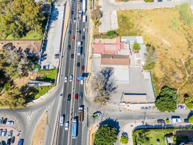 Comercial con 3 Dormitorios  en Puerto Banús