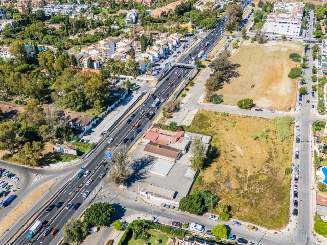 Comercial con 3 Dormitorios  en Puerto Banús