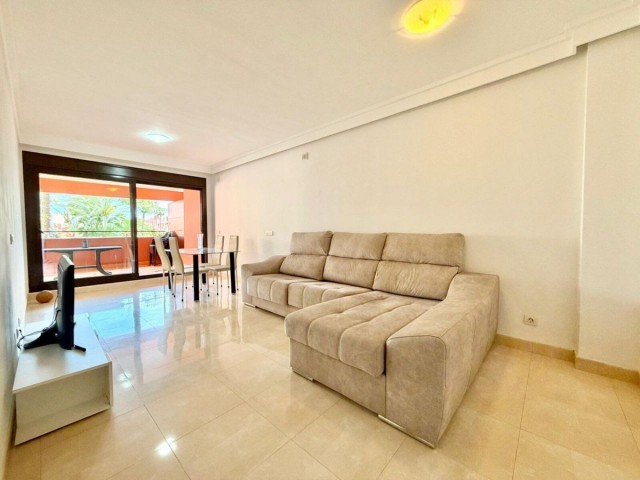 Apartamento con 2 Dormitorios  en Estepona
