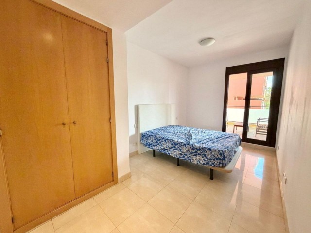 Apartamento con 2 Dormitorios  en Estepona
