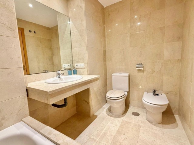 Apartamento con 2 Dormitorios  en Estepona