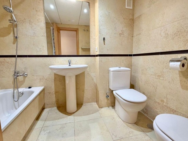 Apartamento con 2 Dormitorios  en Estepona