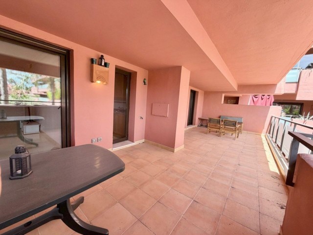 Apartamento con 2 Dormitorios  en Estepona
