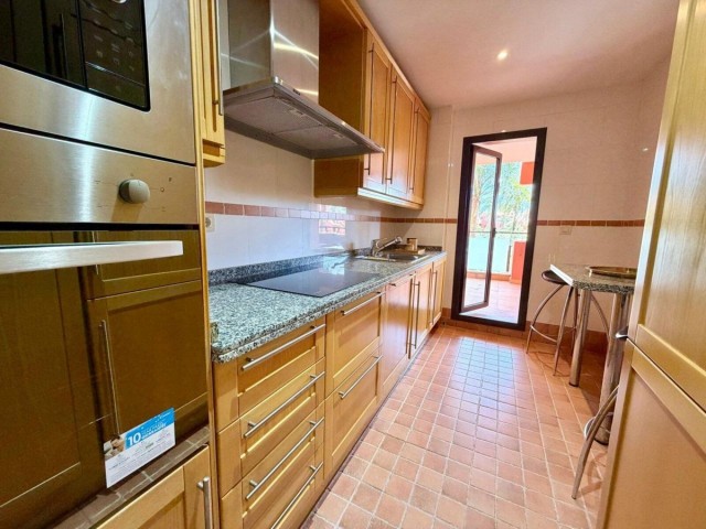 Apartamento con 2 Dormitorios  en Estepona