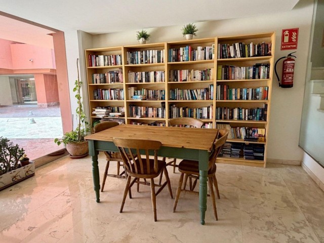 Apartamento con 2 Dormitorios  en Estepona