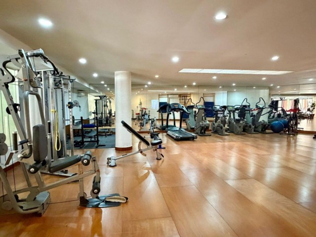 Apartamento con 2 Dormitorios  en Estepona