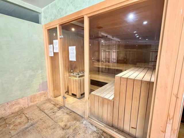 Apartamento con 2 Dormitorios  en Estepona