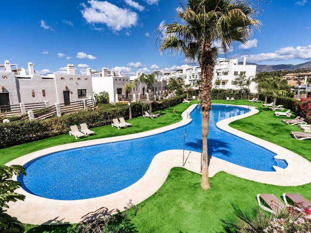 Apartamento con 2 Dormitorios  en Estepona