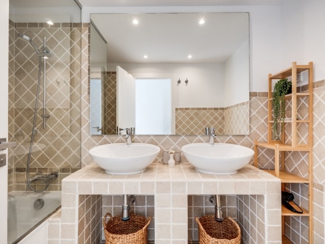 Apartamento con 2 Dormitorios  en Estepona