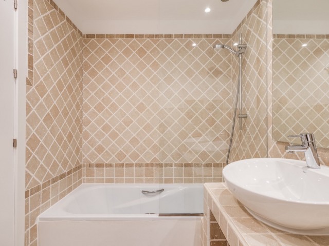 Apartamento con 2 Dormitorios  en Estepona