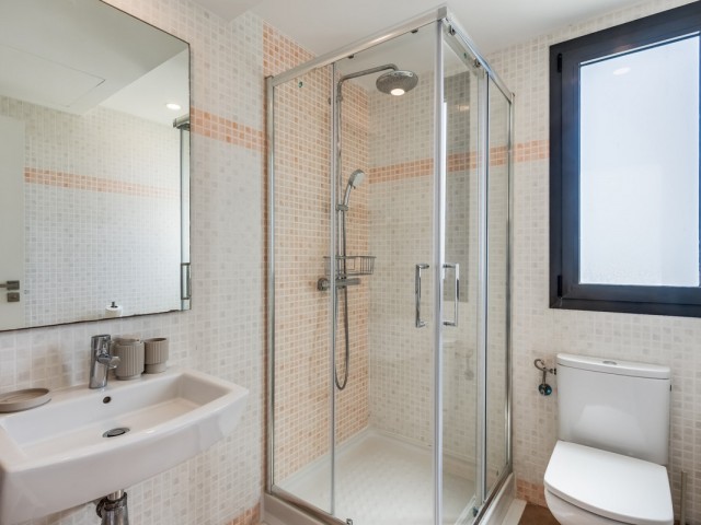 Apartamento con 2 Dormitorios  en Estepona