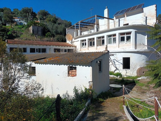Villa avec 4 Chambres  à La Mairena