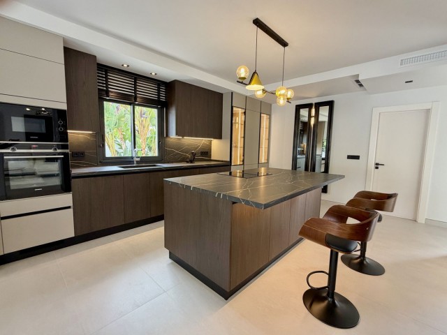 5 Makuuhuoneen Huvila Puerto Banús