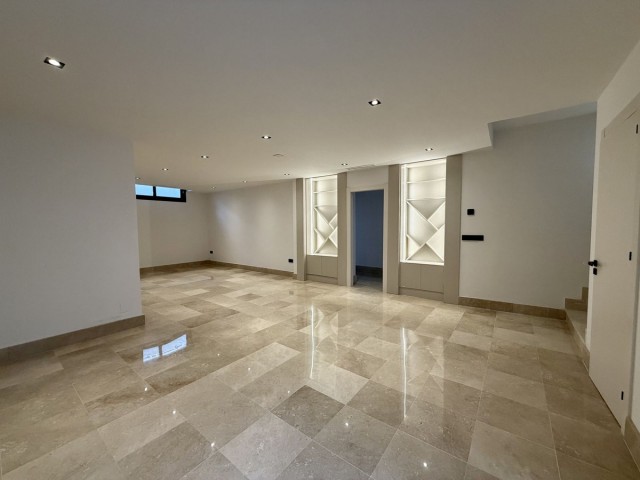 5 Makuuhuoneen Huvila Puerto Banús