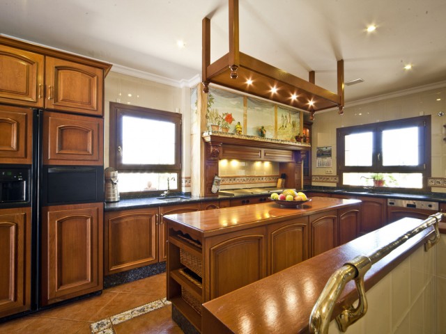 6 Makuuhuoneen Huvila Nueva Andalucía