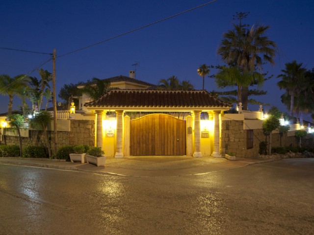 6 Makuuhuoneen Huvila Nueva Andalucía