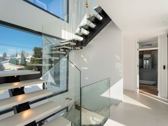 6 Makuuhuoneen Huvila Benahavís